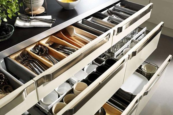 Cách bố trí ngăn tủ bếp tại khu vực lưu trữ đồ dùng