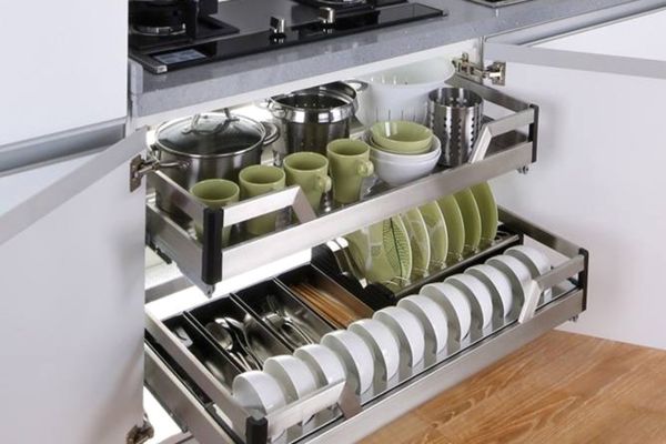 Cách chia cánh tủ bếp để lưu trữ đồ dụng cụ và gia vị